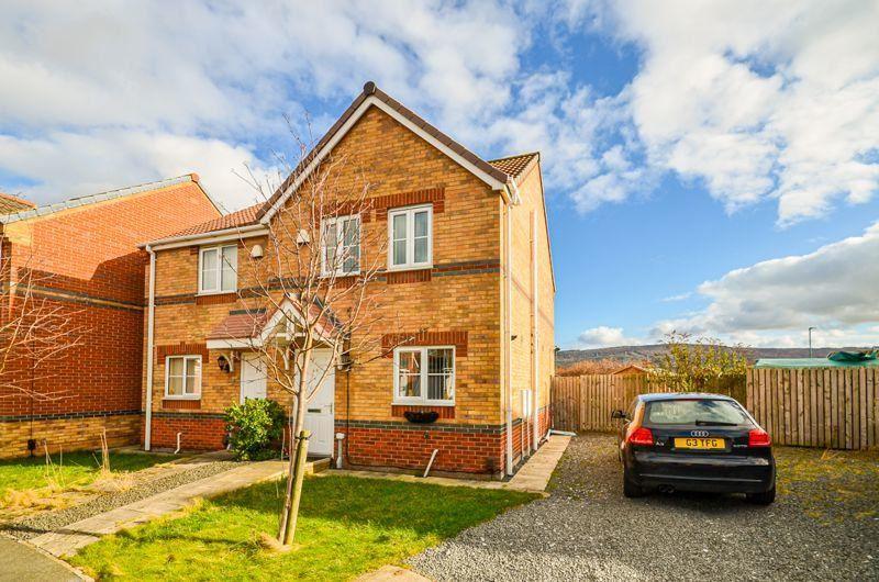 Grange Farm Road, Grangetown, Middlesbrough, Cleveland, TS6 7HP 3 bed