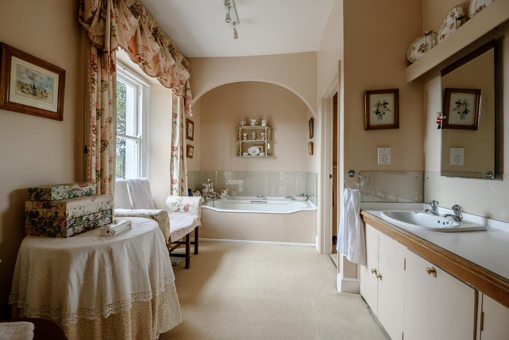 En-Suite Bathroom