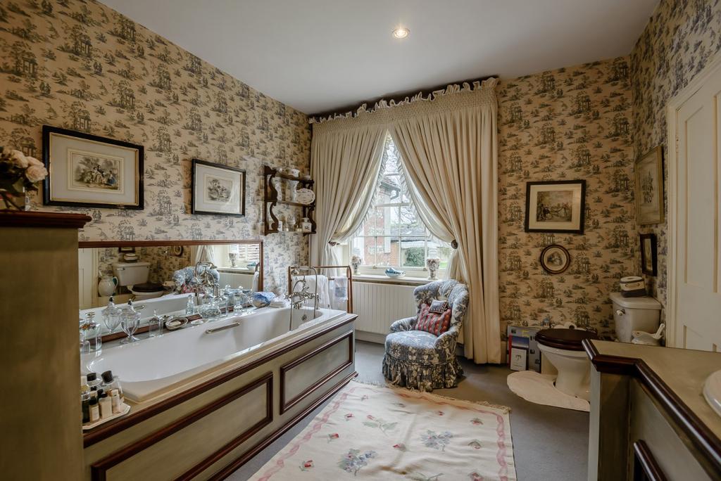 En-Suite Bathroom