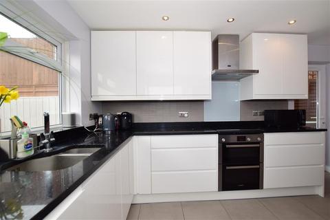30 Lyndhurst Way, Istead Rise, Gravesend, DA13 9EW