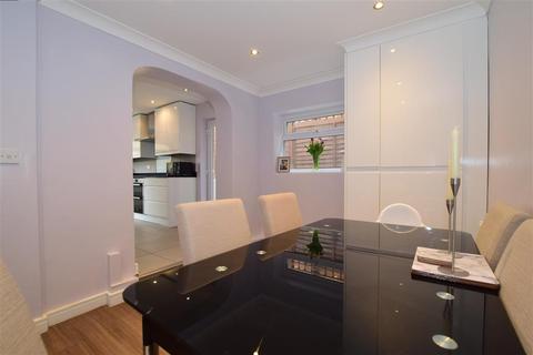 30 Lyndhurst Way, Istead Rise, Gravesend, DA13 9EW