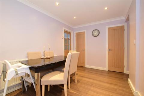 30 Lyndhurst Way, Istead Rise, Gravesend, DA13 9EW