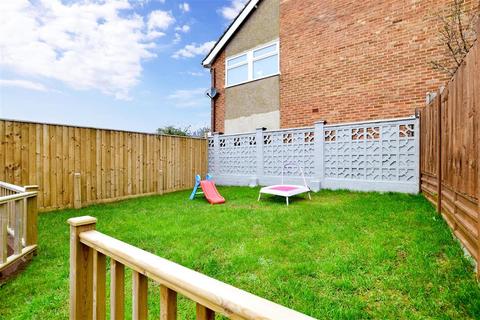 30 Lyndhurst Way, Istead Rise, Gravesend, DA13 9EW