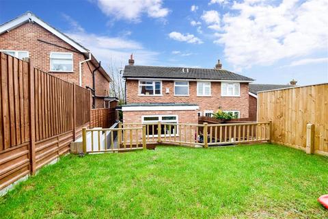 30 Lyndhurst Way, Istead Rise, Gravesend, DA13 9EW