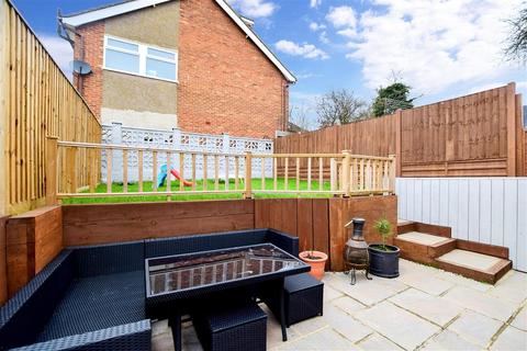 30 Lyndhurst Way, Istead Rise, Gravesend, DA13 9EW