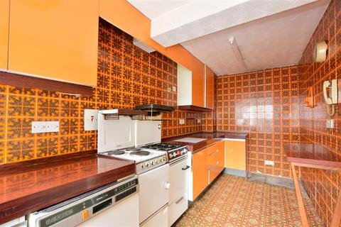 17 Ford End, Woodford Green, IG8 0EG