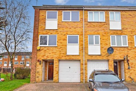 17 Ford End, Woodford Green, IG8 0EG