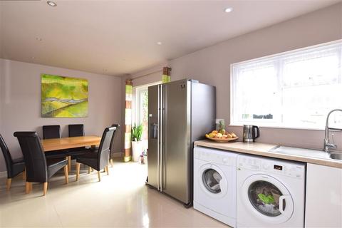 18 Chiltern Road, Northfleet, Gravesend, DA11 8NR