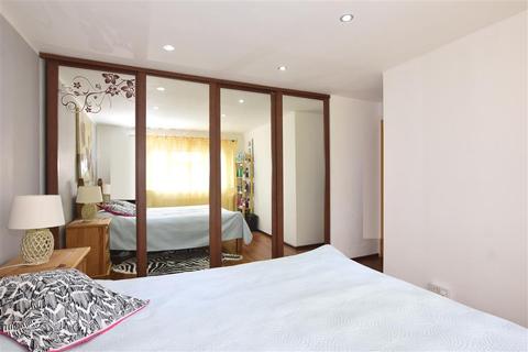 18 Chiltern Road, Northfleet, Gravesend, DA11 8NR