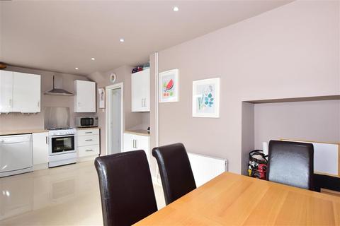 18 Chiltern Road, Northfleet, Gravesend, DA11 8NR