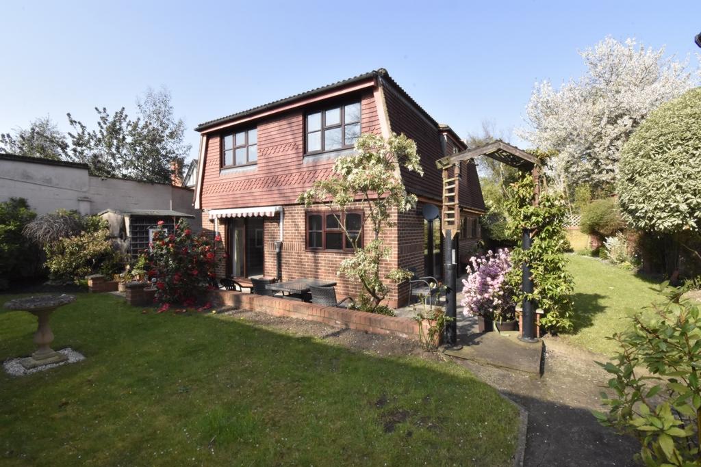 Coleraine Road, London, SE3 3 bed house £2,400 pcm (£554 pw)