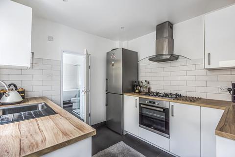 30 Pollard Road, Woking, GU22 8EE