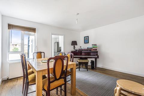 30 Pollard Road, Woking, GU22 8EE