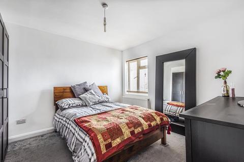 30 Pollard Road, Woking, GU22 8EE