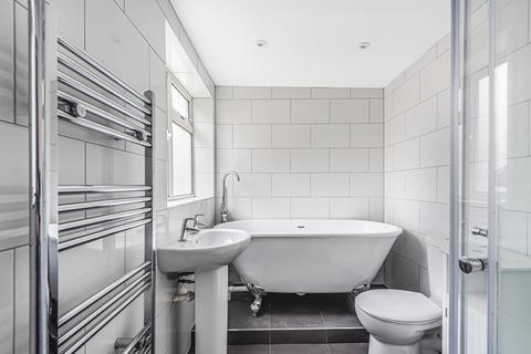 30 Pollard Road, Woking, GU22 8EE