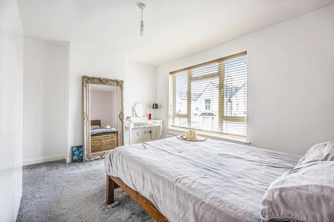 30 Pollard Road, Woking, GU22 8EE