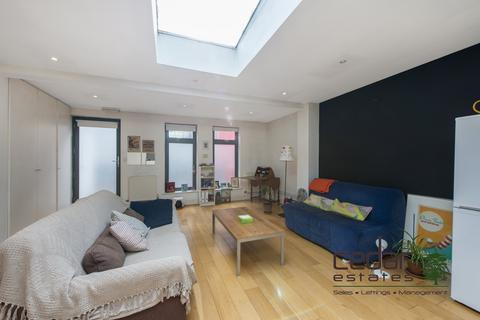 Studio for sale, St Albans Lane, Golders Green NW11