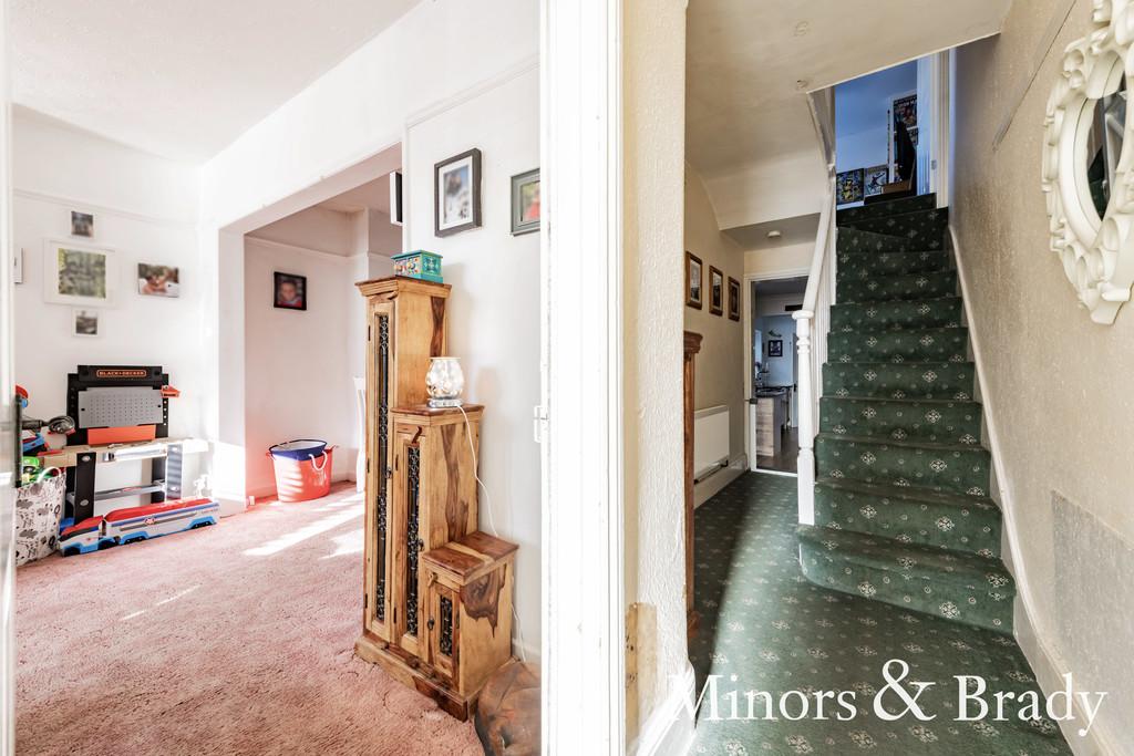 Lorne Park Road, Lowestoft 3 bed end of terrace house £160,000