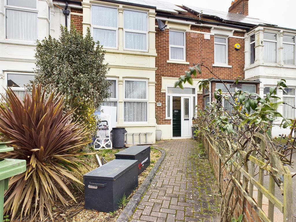 Hayling Avenue, Portsmouth, PO3 3 bed terraced house £1,195 pcm (£276 pw)
