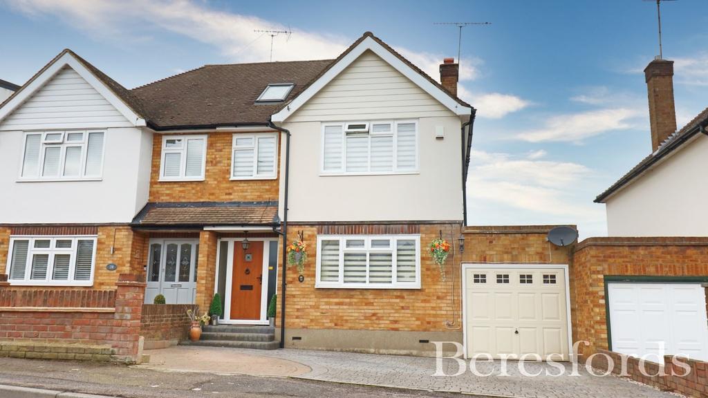 Shevon Way, Brentwood, Essex, CM14 4 bed semidetached house £635,000