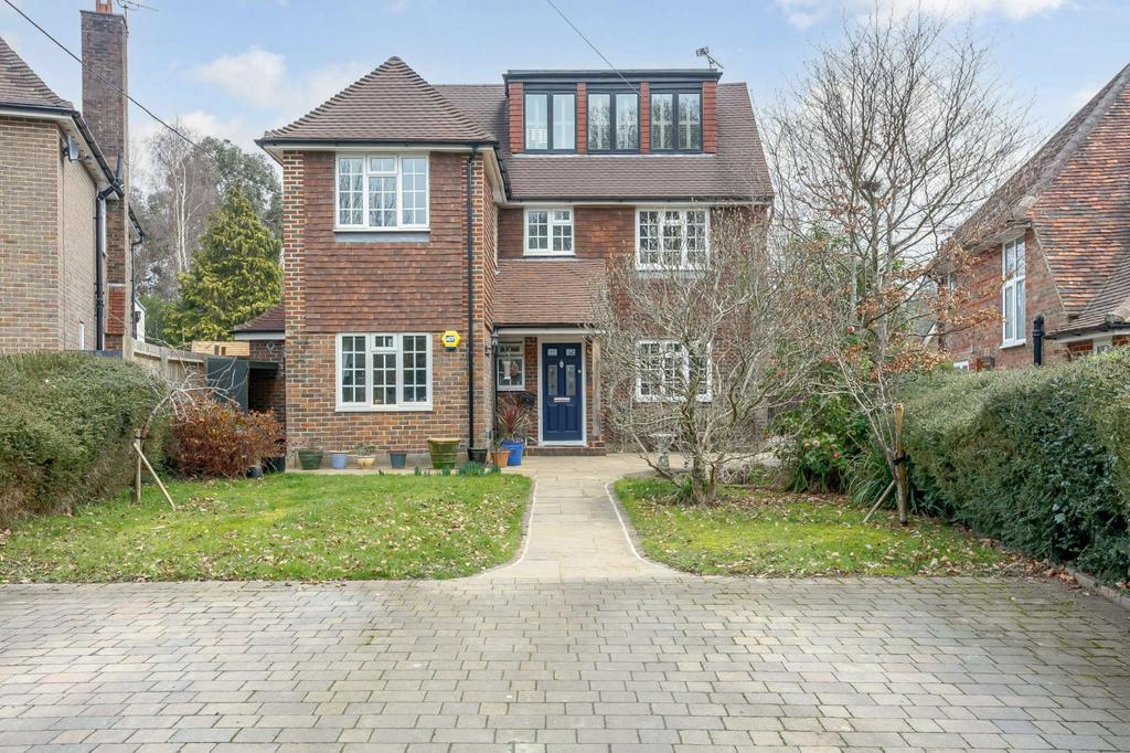 Summerhill Close, Haywards Heath 4 bed detached house £950,000