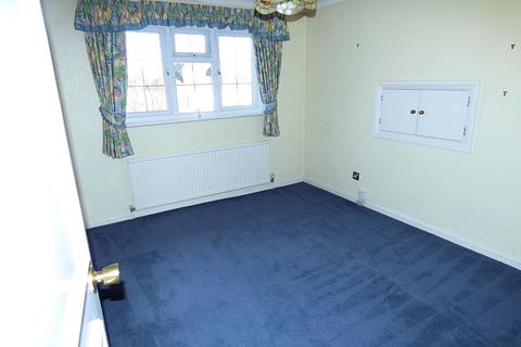 2 bedroom apartment for sale - Hurstwood Court, Hall Lane, Upminster RM14