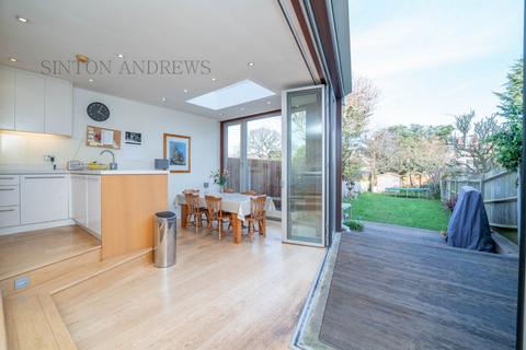 18 Princes Gardens, London, W5 1SD