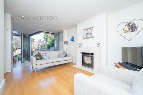 18 Princes Gardens, London, W5 1SD