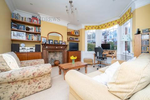 18 Princes Gardens, London, W5 1SD
