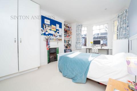 18 Princes Gardens, London, W5 1SD