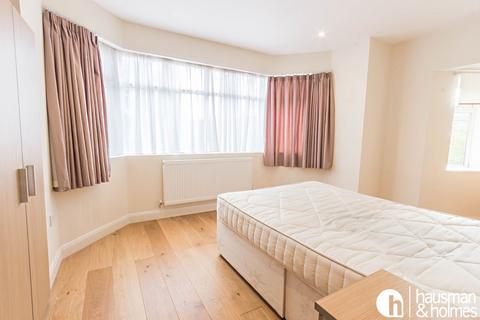 3 bedroom flat to rent, Garrick Avenue, Golders Green