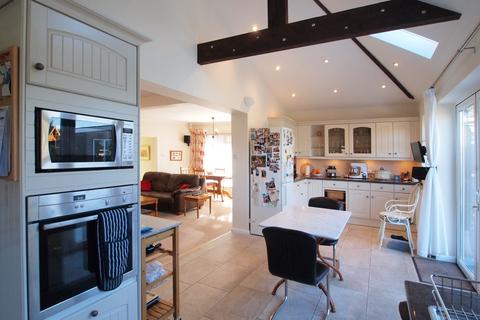 84 Cromwell Road, Worcester Park, KT4 7JR