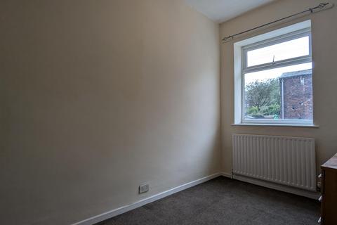 2 bedroom terraced house to rent, Huddersfield Road, Oldham, OL4