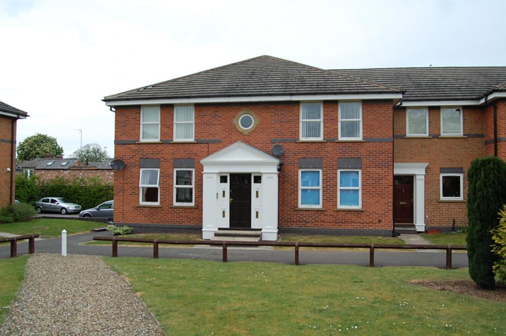 Nicholas Gardens, York, North Yorkshire 2 bed flat £950 pcm (£219 pw)