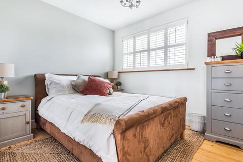 32 Foxcroft Drive, Carterton, OX18 3HT