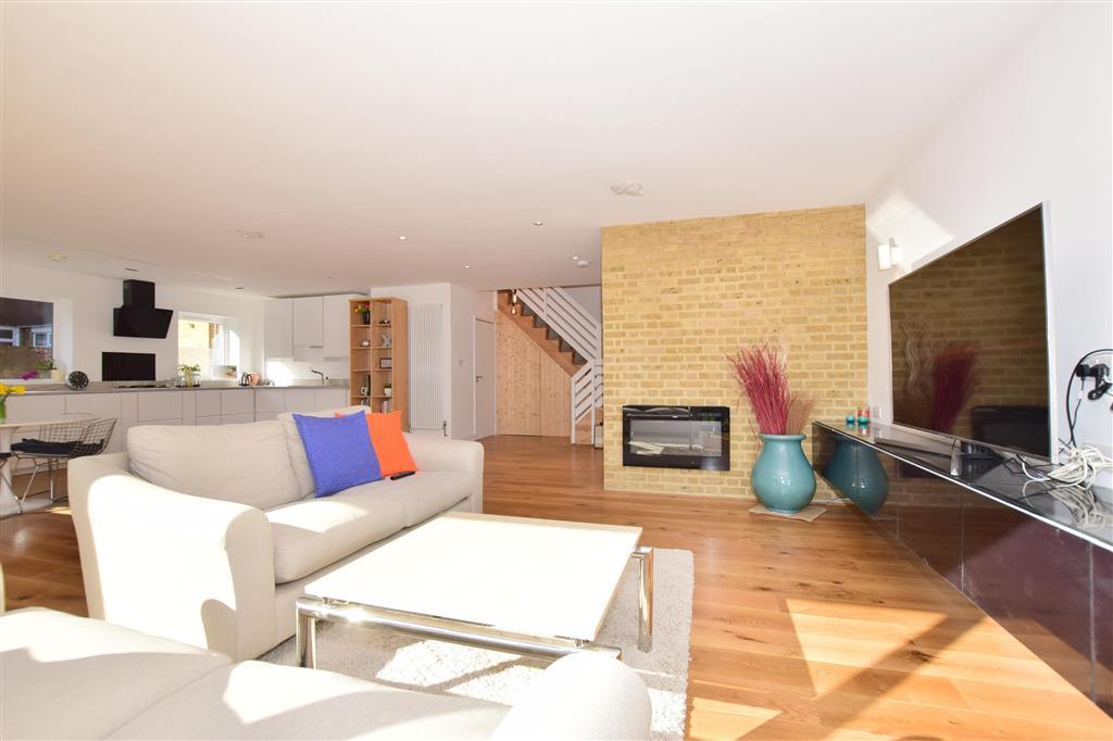 Copperfields, Kemsing, Sevenoaks, Kent 3 bed end of terrace house £