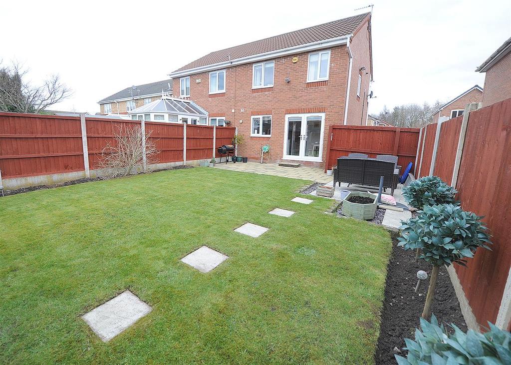 8 Patting Close, Irlam M44 6TL 3 bed semidetached house £220,000