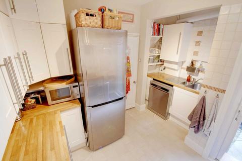 88 Brighton Road, Reading, RG6 1PS