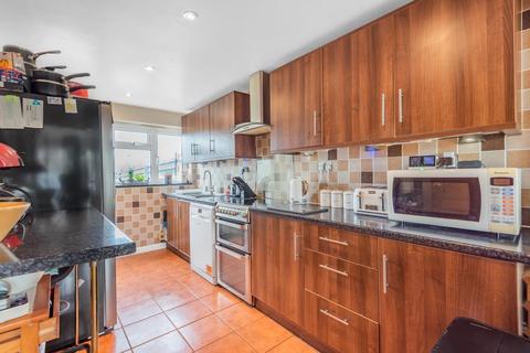 4 Chandler Close, Bampton, OX18 2NW