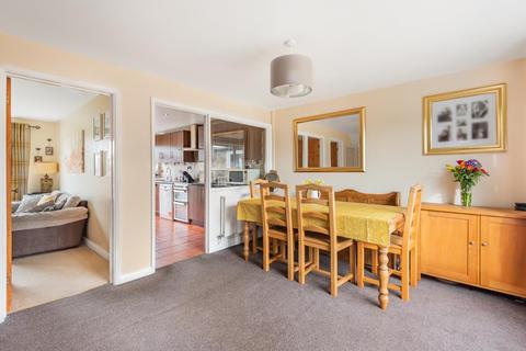 4 Chandler Close, Bampton, OX18 2NW