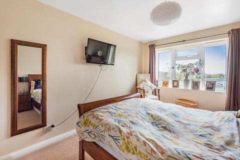 4 Chandler Close, Bampton, OX18 2NW