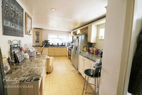 219 Broad Walk, London, SE3 8NG