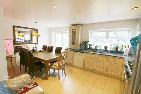 219 Broad Walk, London, SE3 8NG