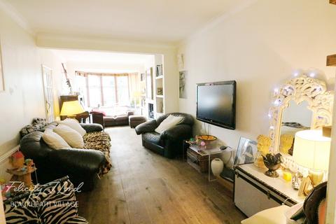 219 Broad Walk, London, SE3 8NG