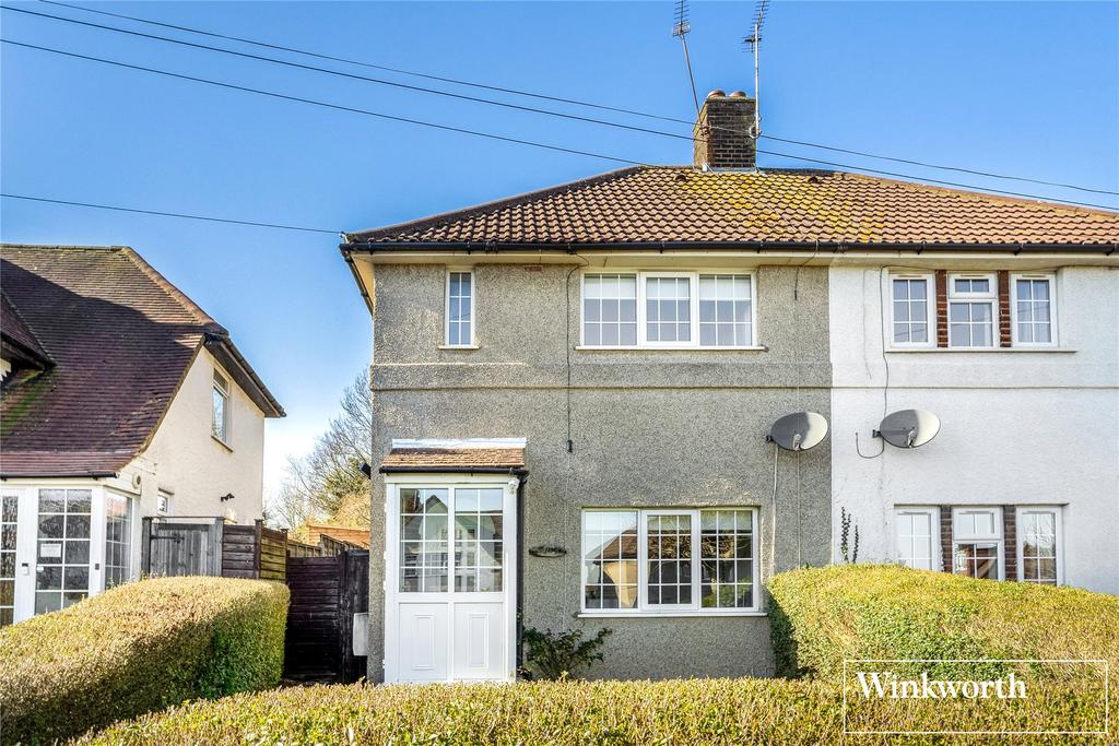 Well Road, Herts, EN5 2 bed semidetached house £500,000