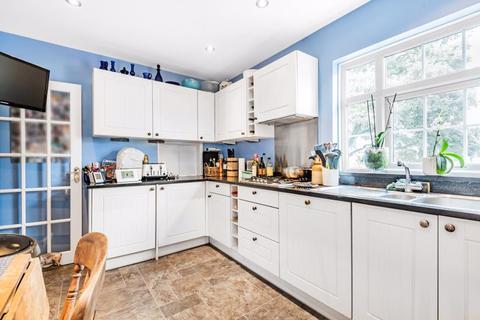 16 Warren Road, Purley, CR8 1AA