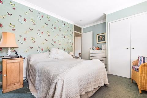 16 Warren Road, Purley, CR8 1AA
