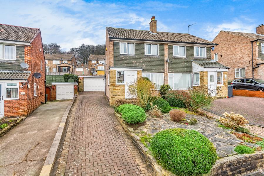HUNGER HILLS DRIVE, HORSFORTH, LEEDS, LS18 5JU 3 bed semidetached