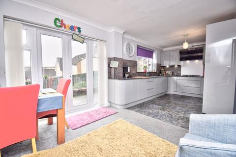 28 Cedar Wood Drive, Tonyrefail, Porth, CF39 8JB
