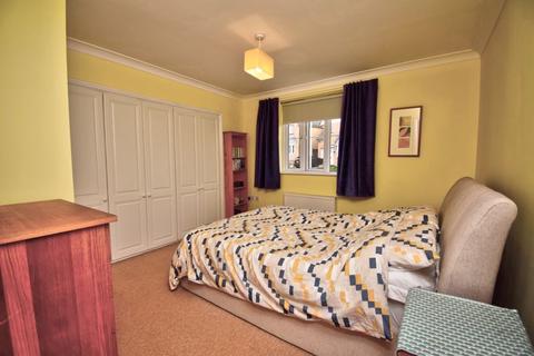 28 Cedar Wood Drive, Tonyrefail, Porth, CF39 8JB